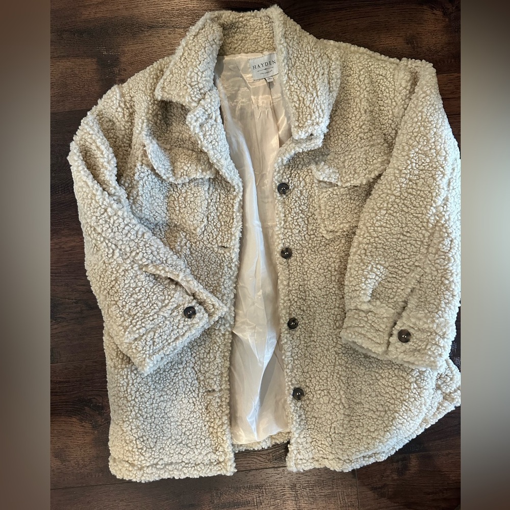 Woman’s Cream Sherpa Jacket NWOT